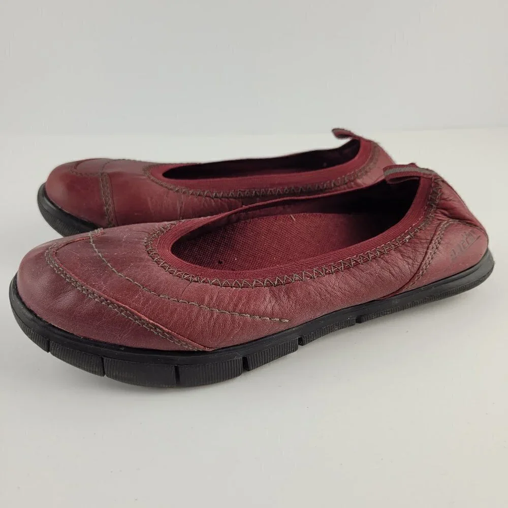 Earth Aspire Bordeaux Red Slip On Leather Flats 6B